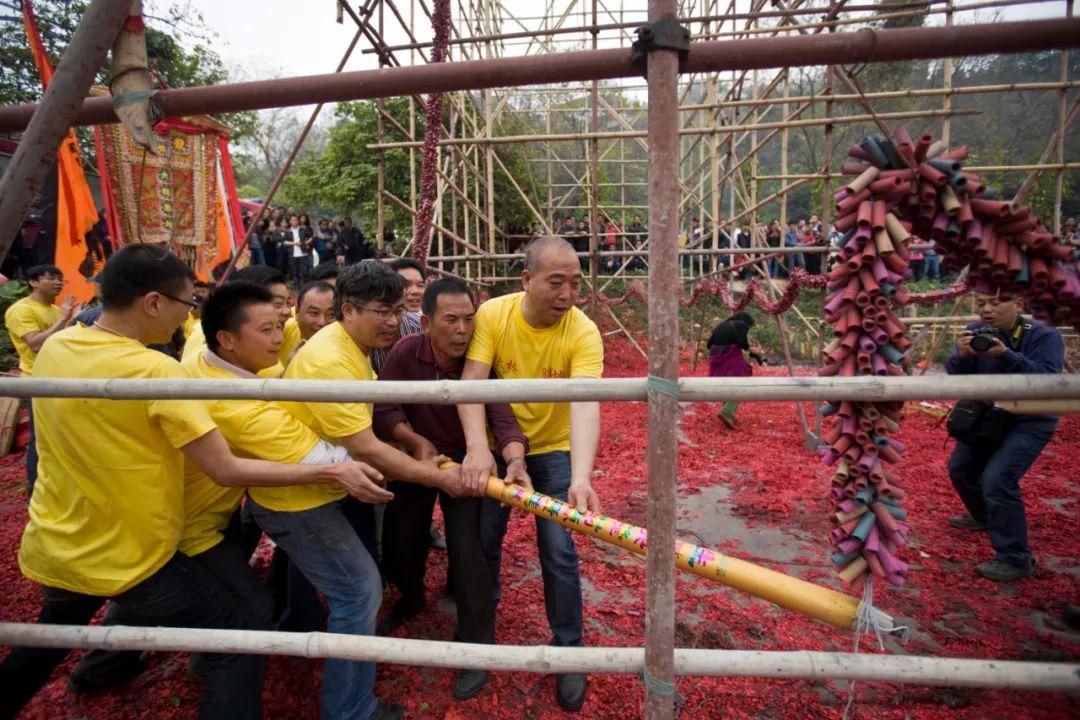 小分享
:万人齐上街！佛山两大民俗盛事又回来了！